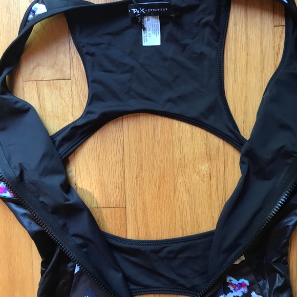 NWT T-VK One piece swim suit. Black/floral, M - Picture 6 of 8
